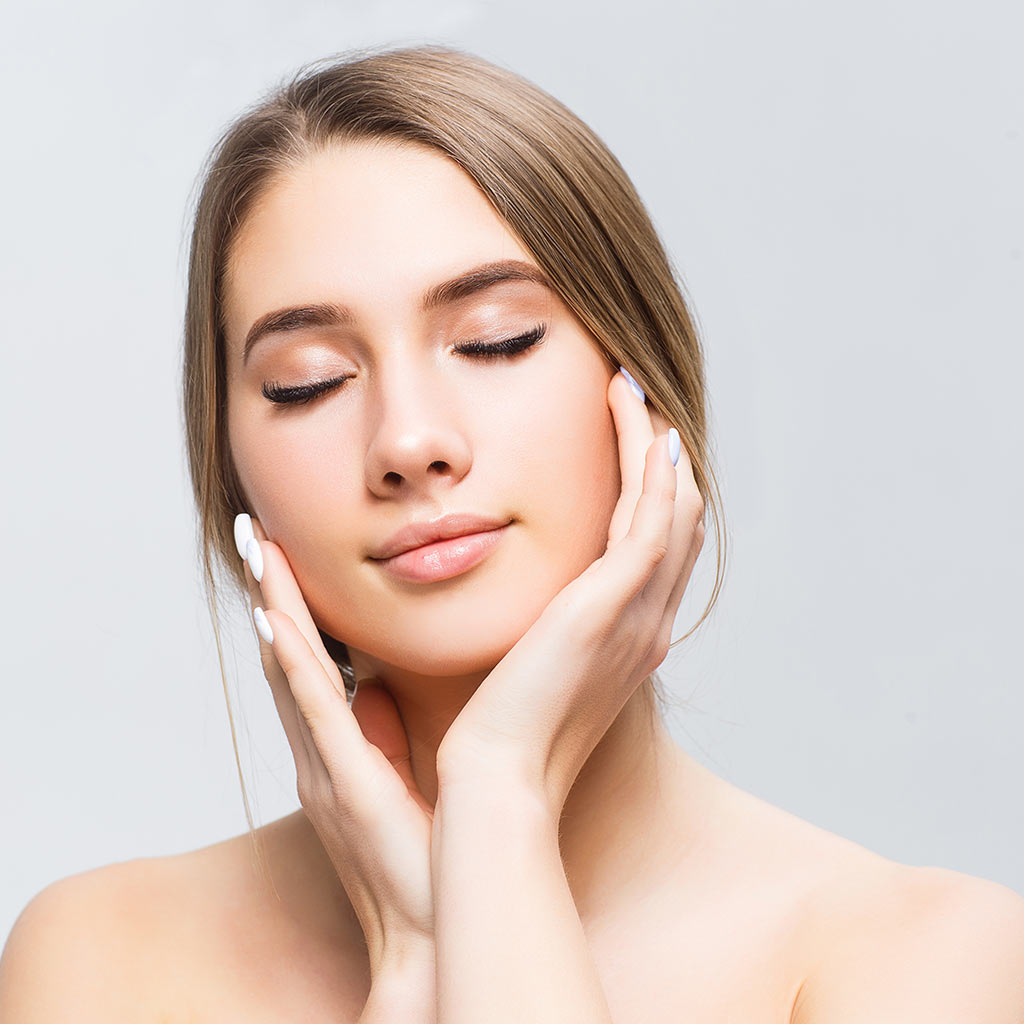 mujer post colágeno